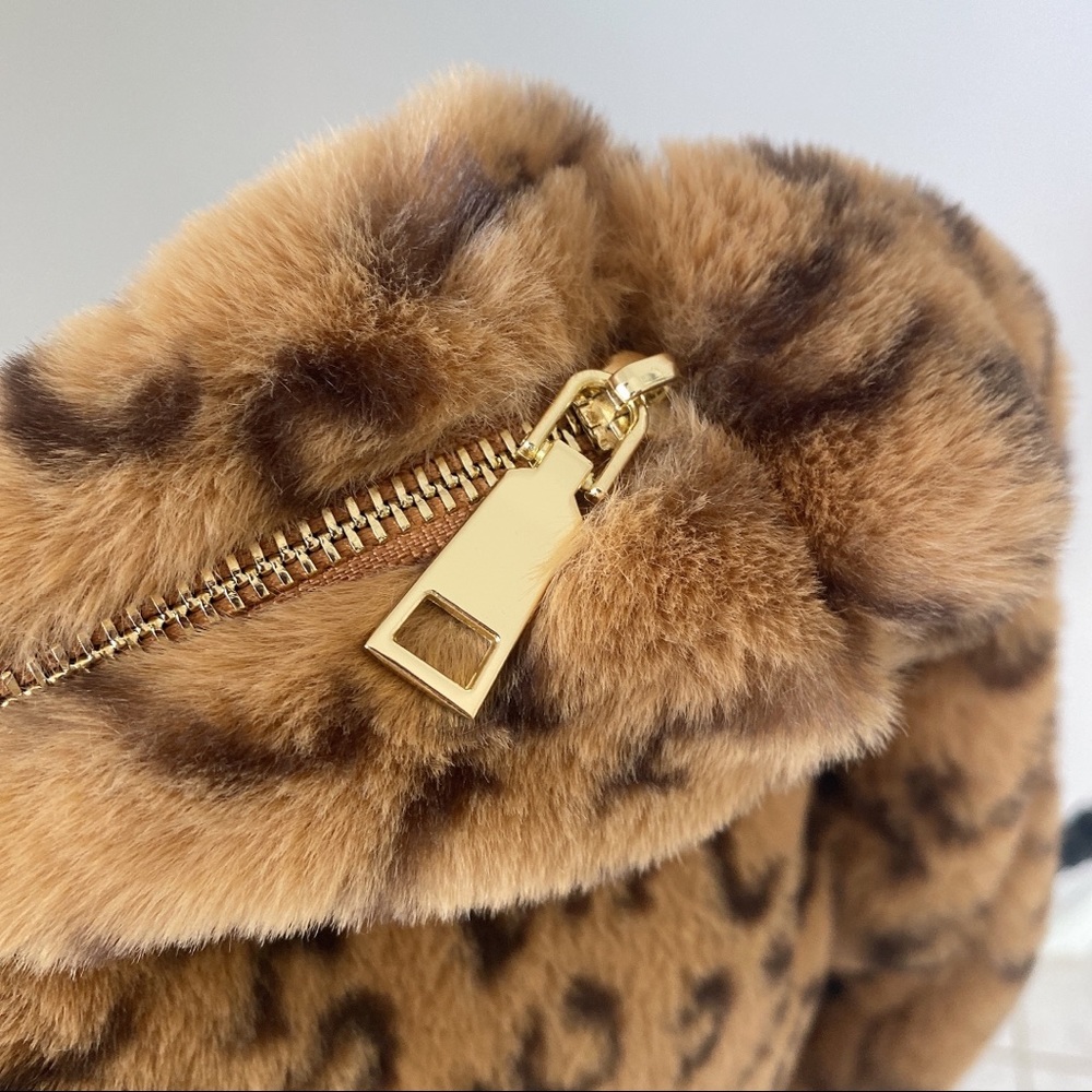 Fluffy leopard pattern shoulder bag - Picture 5 of 7